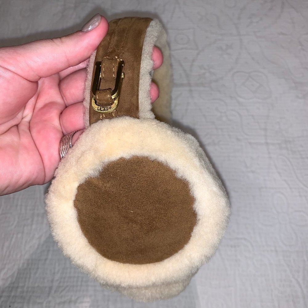 UGG chestnut earmuffs, size small.
